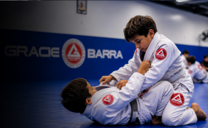 Treino de Jiu-Jitsu para crianças e adolescentes